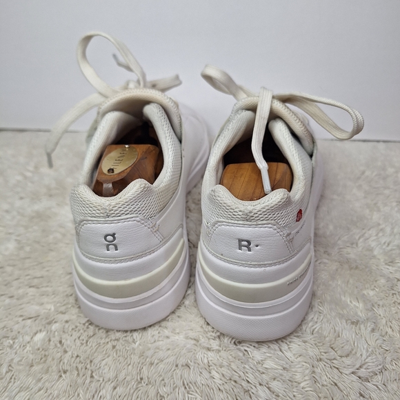 On Cloud Women Size 7.5 White Sneakers - Picture 3 of 7